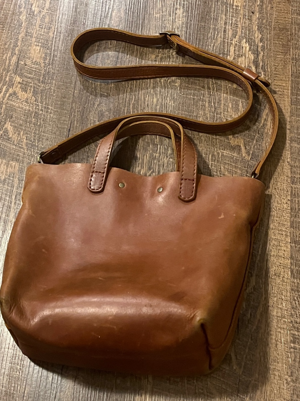 Portland Leather Mini Tote
Honey Tan with adjustable strap - Picture 5 of 16